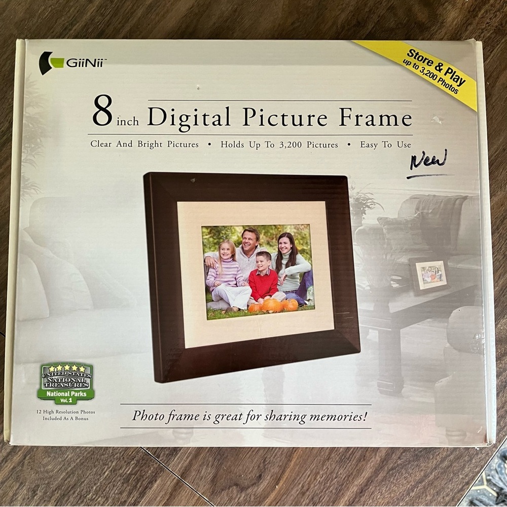 NWT 8-inch Digital Picture Frame
